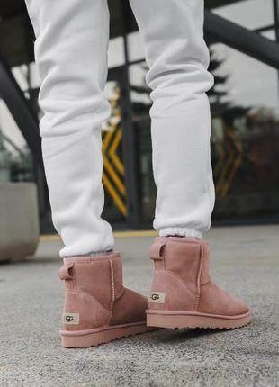 Ugg mini женские в розовом цвете с мехом7 фото