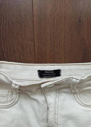 Белая джинсовая юбка с разрезом спереди bershka2 фото