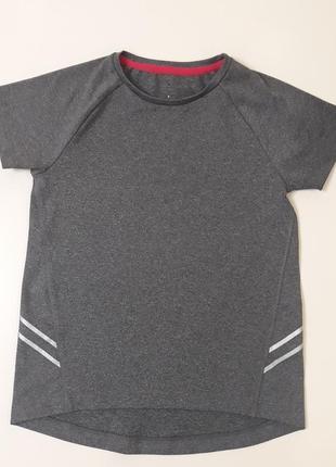 Спортивная футболка