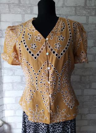 Трендовая блуза из шитья с рукавами-буфами