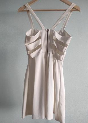 Біле плаття з відкритою спиною. (італія)2 фото