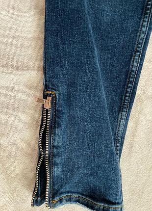 Узкие джинсы mango со змейками внизу 3