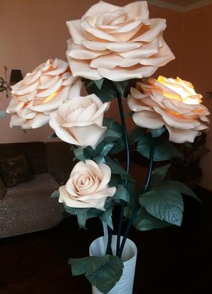 Ростовые цветы из изолона.розы в кашпо.торшер.