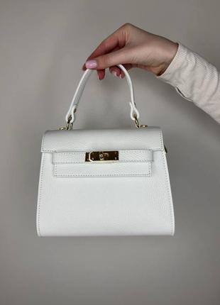 Маленька біла жіноча сумка з натуральної шкіри з ручкою та довгим ременем
