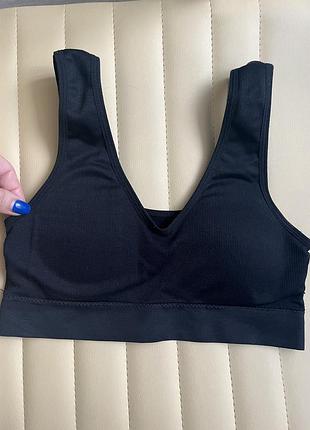 Топ в рубчик черный с чашечками