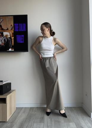 Сатиновая юбка макси серо-коричневого цвета3 фото