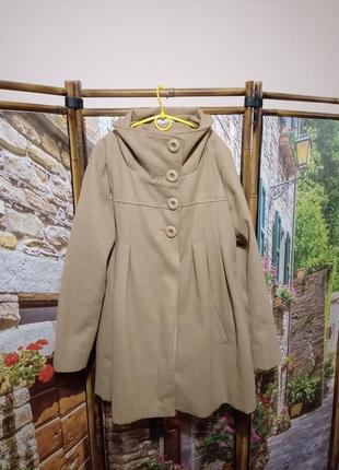 Короткое расклешенное пальто / манто