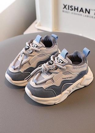 Кроссовки для детей в описании две цены