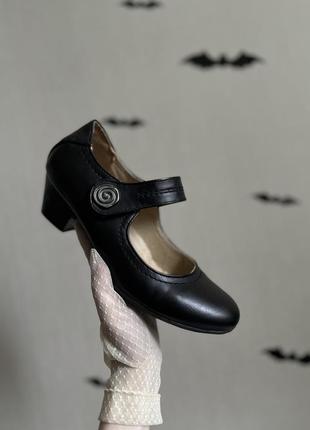 Кожаные туфли в винтажном стиле под дирндль эдельвейс небольшой каблук3 фото