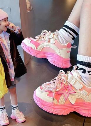 Кросівки для дівчат в описі дві ціни