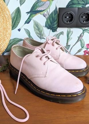 Ніжно-рожеві туфлі dr. martens