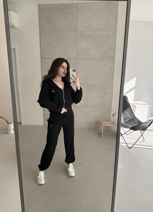 Улюблений костюм тепер у весняній тканині та нових яскравих кольорах