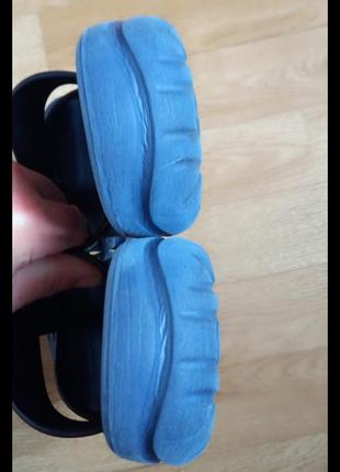 Шлепанцы .есть дефект несущественный!