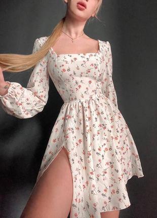 Легкое весеннее короткое платье нежное с цветочным принтом с разрезами2 фото