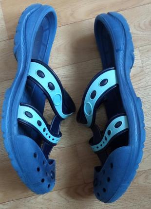 Шлепанцы .есть дефект несущественный!