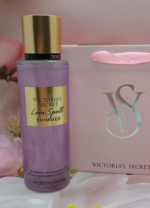 Парфюмированный мист для тела и волос love spell shimmer victoria’s secret.