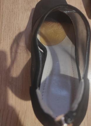 Туфли открытые дуге красиво смотрятся на ноге размер 38.4 фото