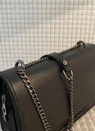 Червная сумка на цепочке