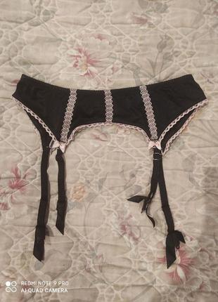 Красивий сексуальний пояс для панчіх зі шлейками