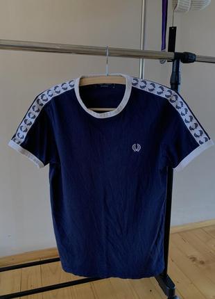 Футболка fred perry с лампасами