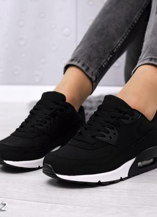 Кроссовки чёрные