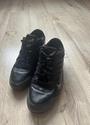 Спортивная обувь