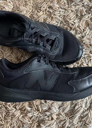 Легкі та зручні кросівки  new balance1 фото