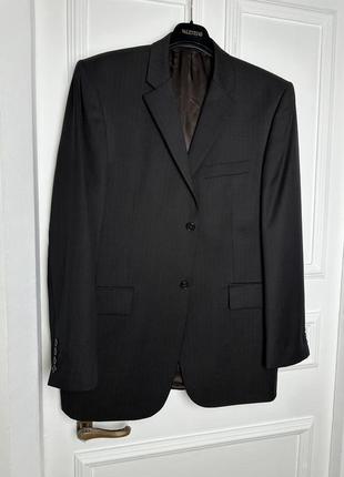 Темний коричневий піджак з чоловічого плеча у смужку2 фото