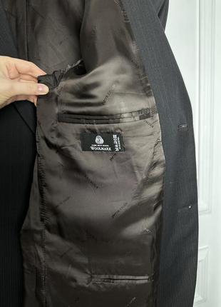 Темний коричневий піджак з чоловічого плеча у смужку7 фото
