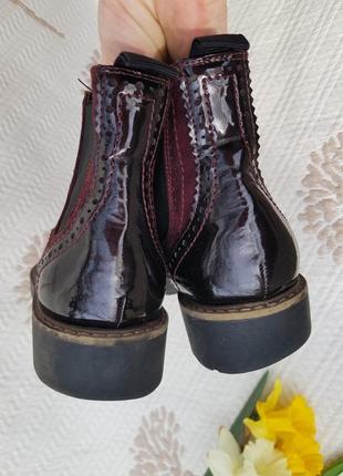 Очень красивые и стильные замшевые ботинки челси с лаковыми вставками в стиле Оксфорд7 фото
