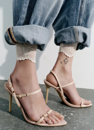 Стильні витончені босоніжки від zara