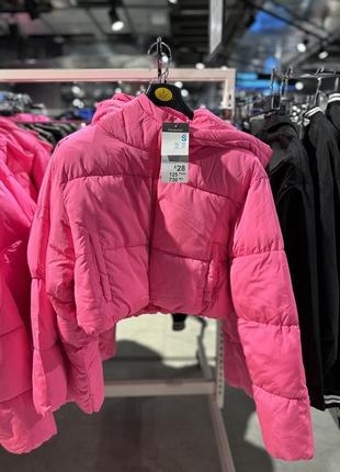Яскраво рожева коротка куртка тренд весни2 фото