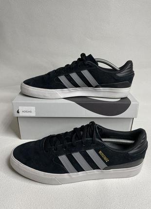 Кроссовки фирменные adidas1 фото