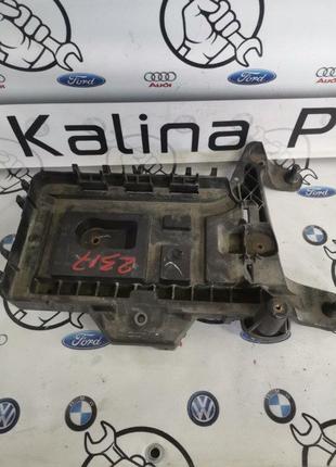 Кронштейн корпусу повітряного фільтра volkswagen passat b7 usa...