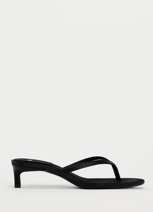 Трендові відкриті босоніжки kitten heels