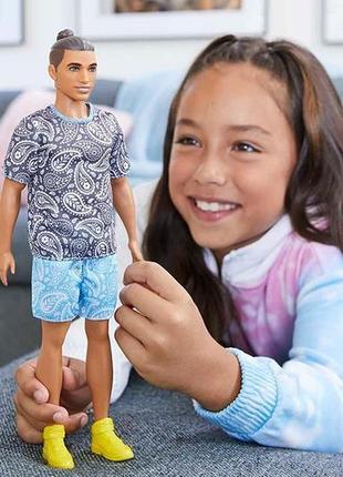 Barbie ​ken fashionistas paisley tee and shorts кукла барби ке...2 фото