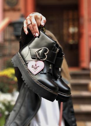 Красивейшие женские ботинки полусапожки dr. martens x lazy oaf heart boots чёрные7 фото