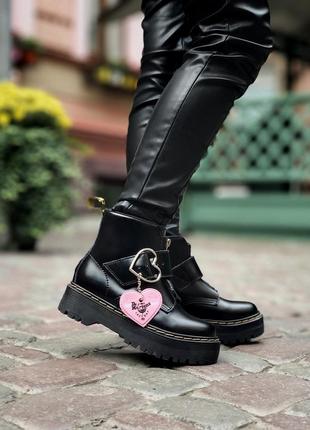 Красивейшие женские ботинки полусапожки dr. martens x lazy oaf heart boots чёрные4 фото