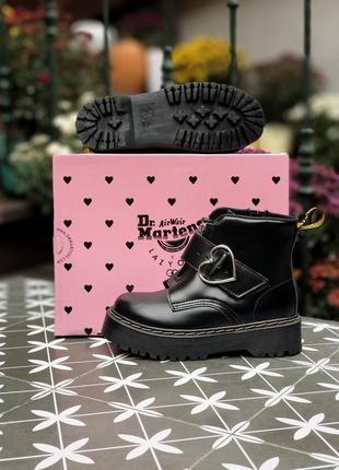 Красиві жіночі черевики півчобітки dr. martens x lazy oaf heart boots чорні