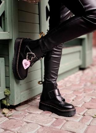 Красивейшие женские ботинки полусапожки dr. martens x lazy oaf heart boots чёрные5 фото