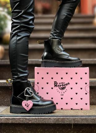 Красивейшие женские ботинки полусапожки dr. martens x lazy oaf heart boots чёрные3 фото