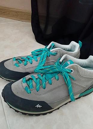 Фірмові кросівки decathlon