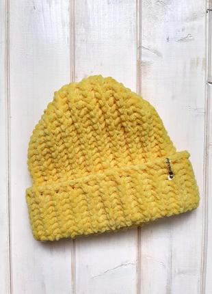 Шапка з плюшевої пряжі