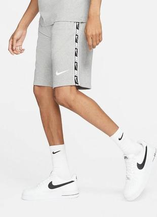 Nike sportswear шорты на лампасах