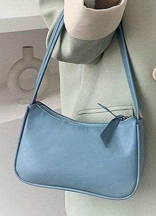 Трендовая голубая сумочка