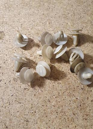 Кліпси на обшивку (карти) дверей, кришки багажника обель астра...