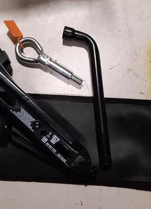 Набір інструменту домкрат гак буксирувальний ключ балконний оп...