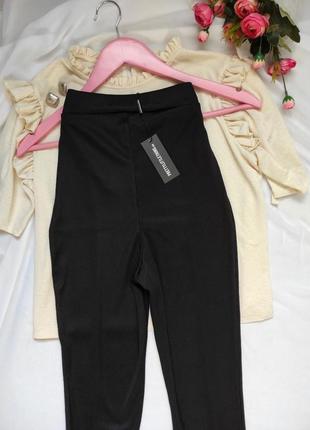 Чорные лосины штаны по фигуре снизу кльош с разрезом брюки женские в обтяжку5 фото
