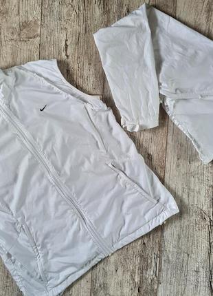 Куртка tech clima-fit

водонепроницаемая тренировочная куртка со съемными рукавами.7 фото