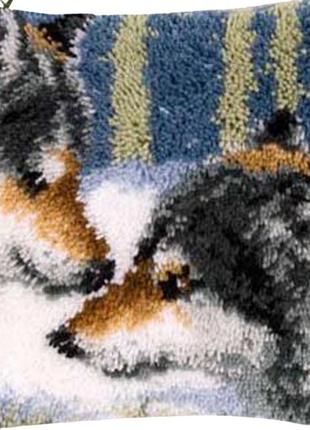 Набір для килимової вишивки подушка 2 вовка (наволочка з канвою, нитки, гачок для килимової вишивки)1 фото